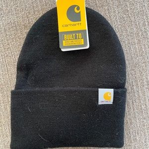 Black carhartt beanie